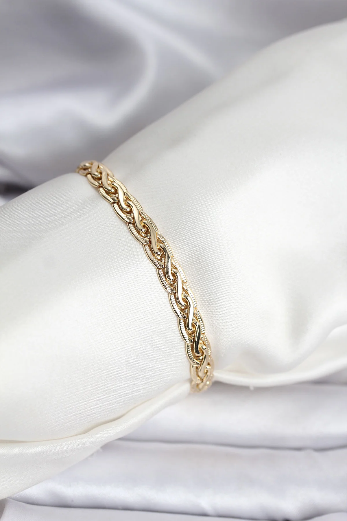14K Gold Kaplama Lazer Zincir Kadın Bilekliği Model 5886 - Şık ve Kapsamlı