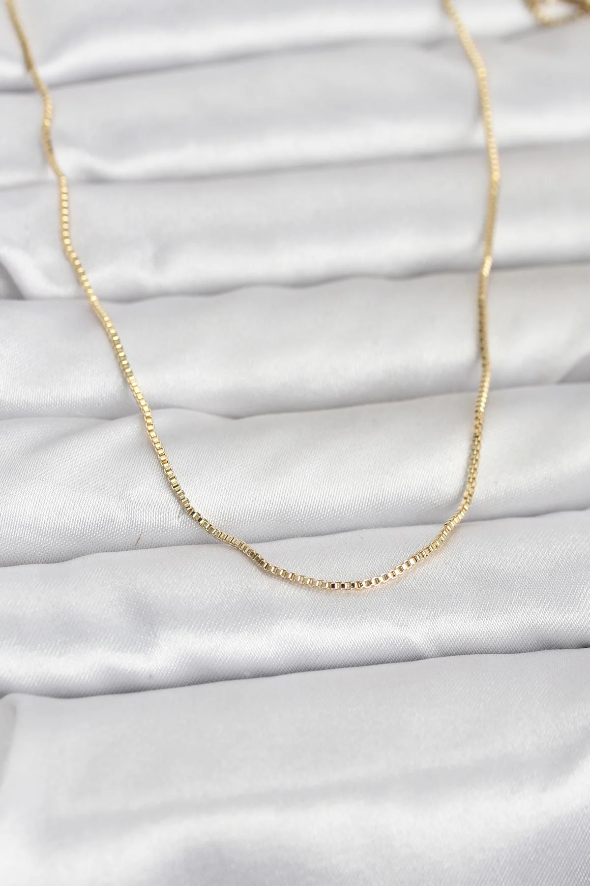 14K Gold Renk İnce Kare Zincirli Kadın Kolye 60 cm - Günlük ve Klasik Stil