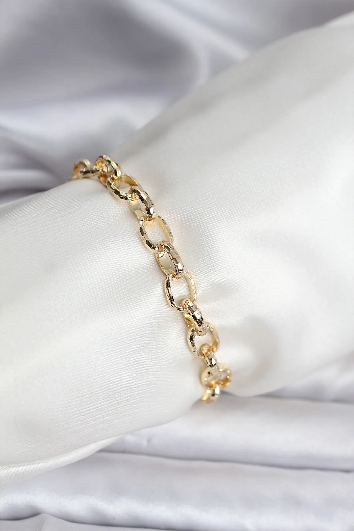 14K Gold Renk Kaplama Lazerli Zincir Kadın Bilekliği Model 5886