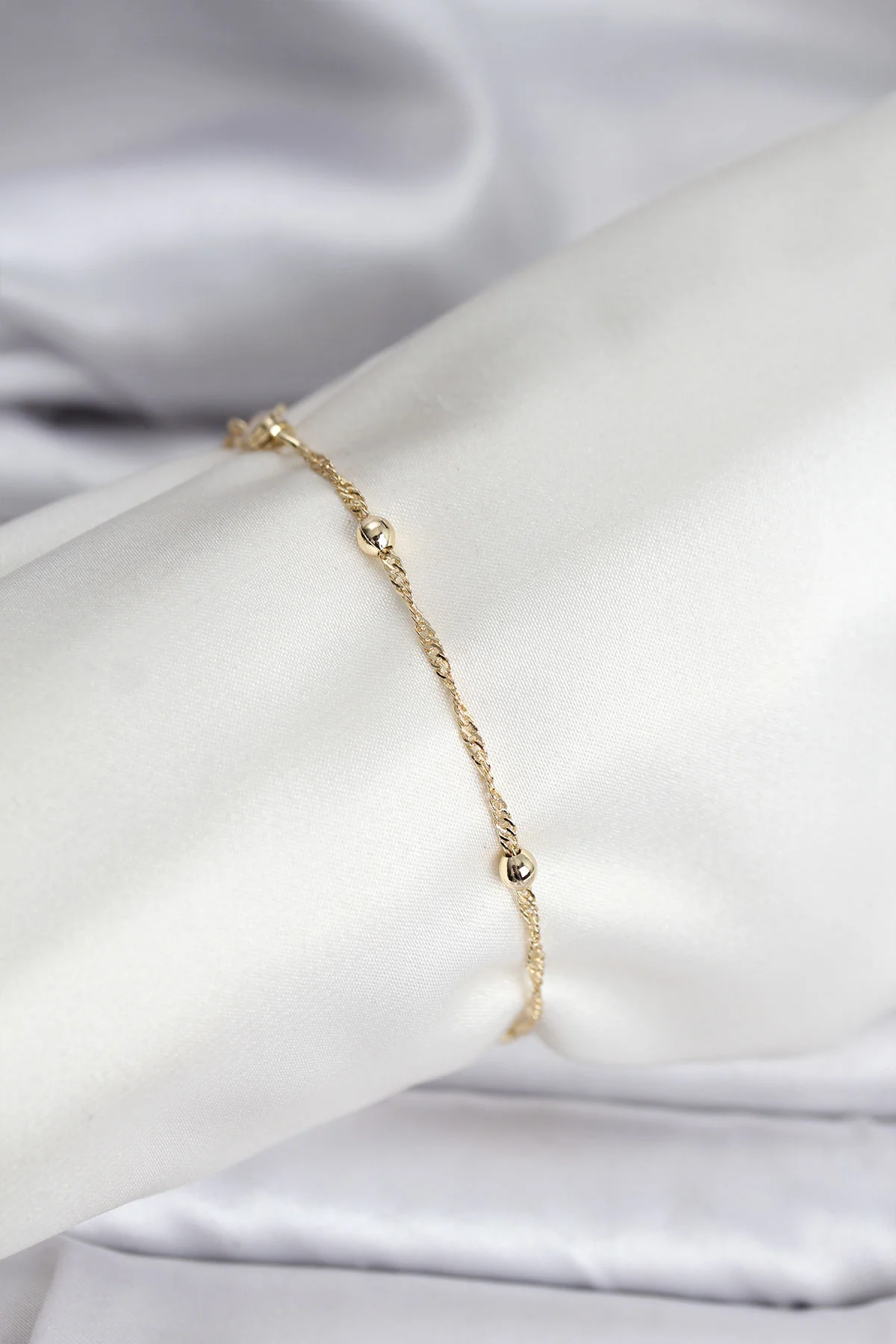 14K Gold Renk Kaplama Topçuklu Model CM Kadın Bileklik 5886 - Şık ve Kalıcı Görünüm