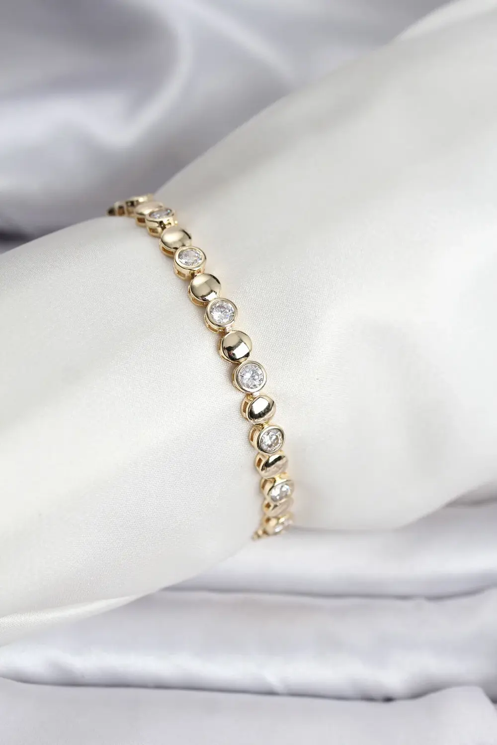 14K Gold Renk Kaplama Zirkon Taşlı CM Kadın Bileklik - Lisinya