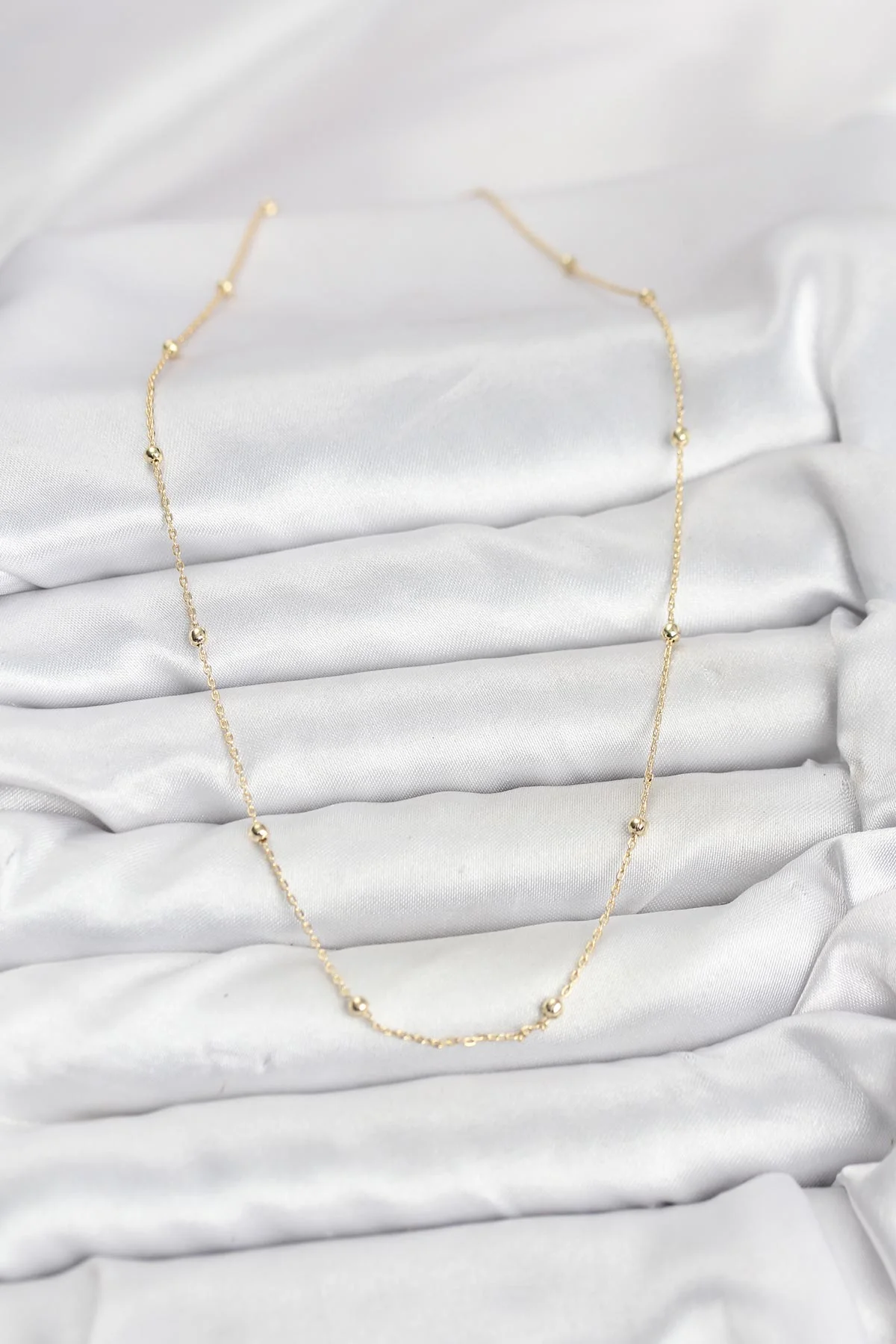 14K Gold Renk Minik Top Zincirli Kadın Kolye 5886 - Şık ve Günlük Takı
