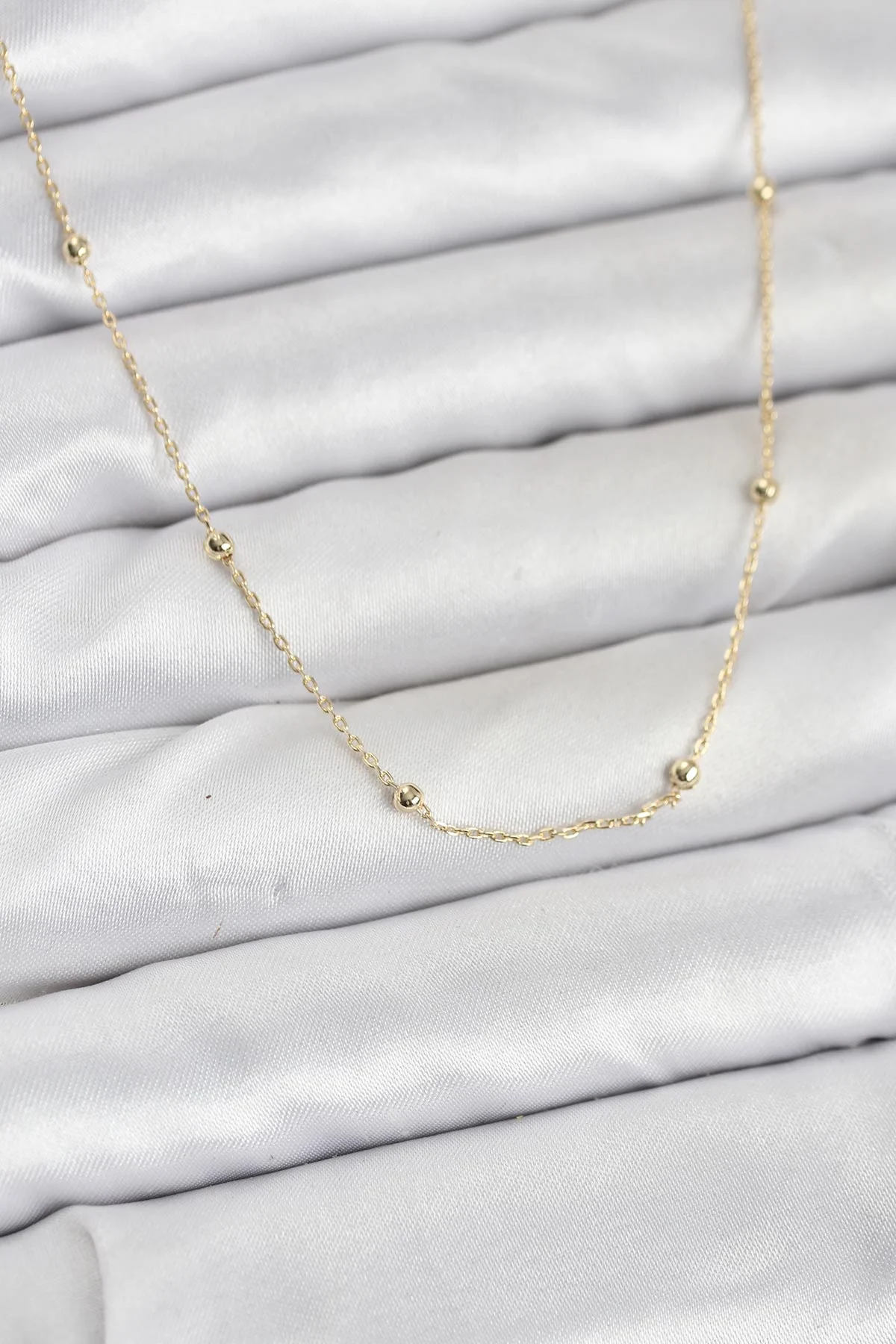 14K Gold Renk Minik Top Zincirli Kadın Kolye 5886 - Şık ve Günlük Takı