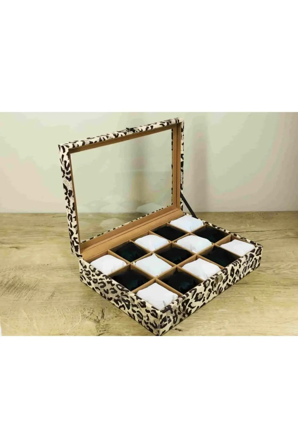 15 Büyük Boy Kol Saati Sığabilen Leopar Desenli Kaplama Saat Takı