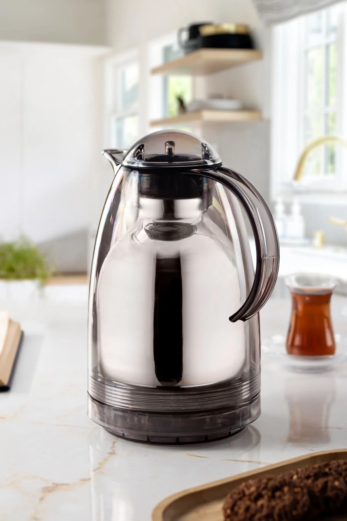 1.5 LT Isı Yalıtımlı Çay Ve Soğuk Su Termosu Füme (12 Saat Sıcak Tutar&amp; İçi Camdır)