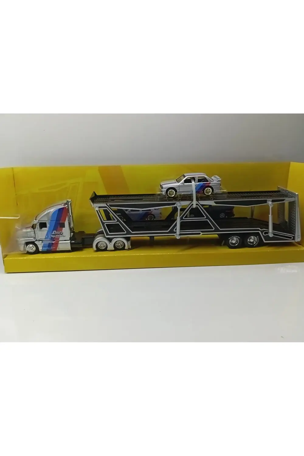 1:64 Ölçek Mack Anthem/1988 Bmw M3 Serisi Taşıyıcı Tır