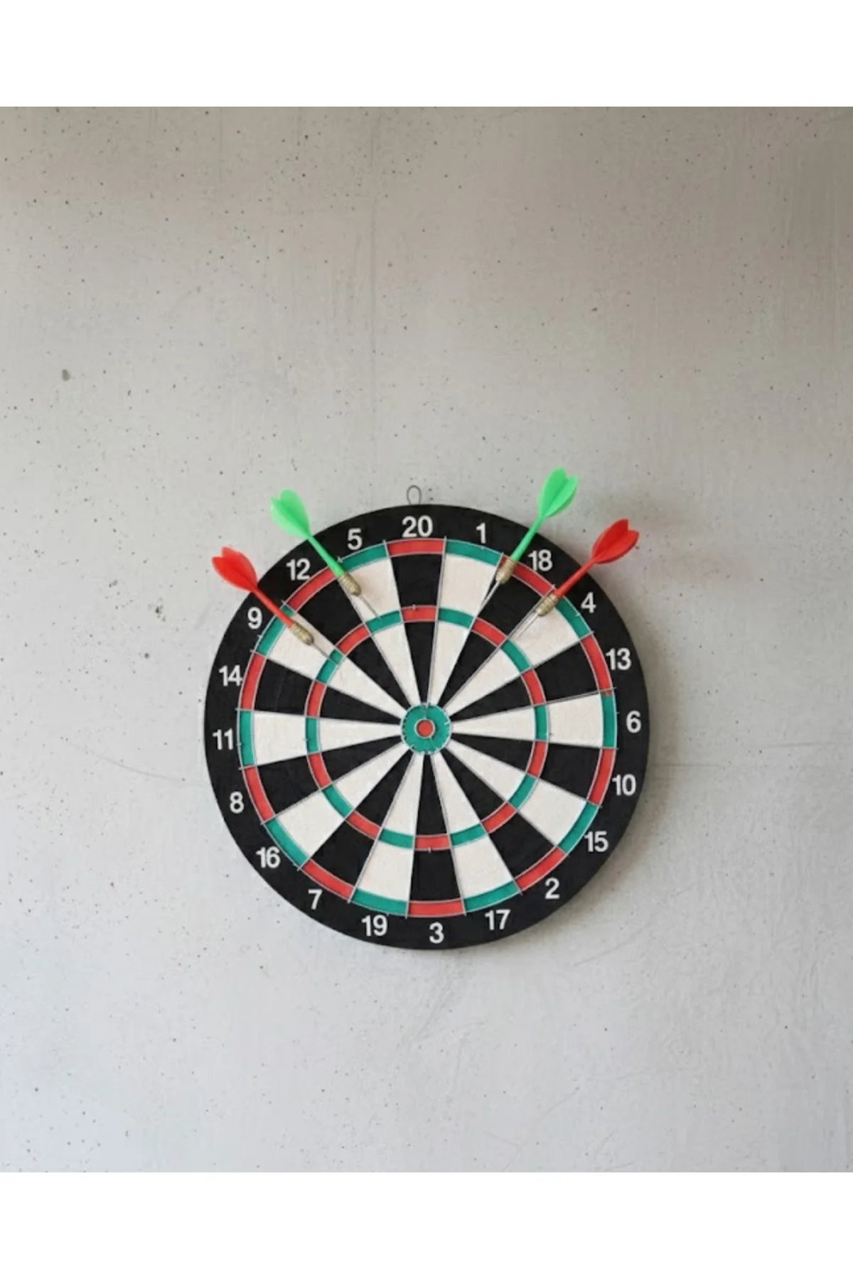 17 İnç Profesyonel Dart Tahtası Dayanıklı Yapı Ve 4 Metal Dart Ok