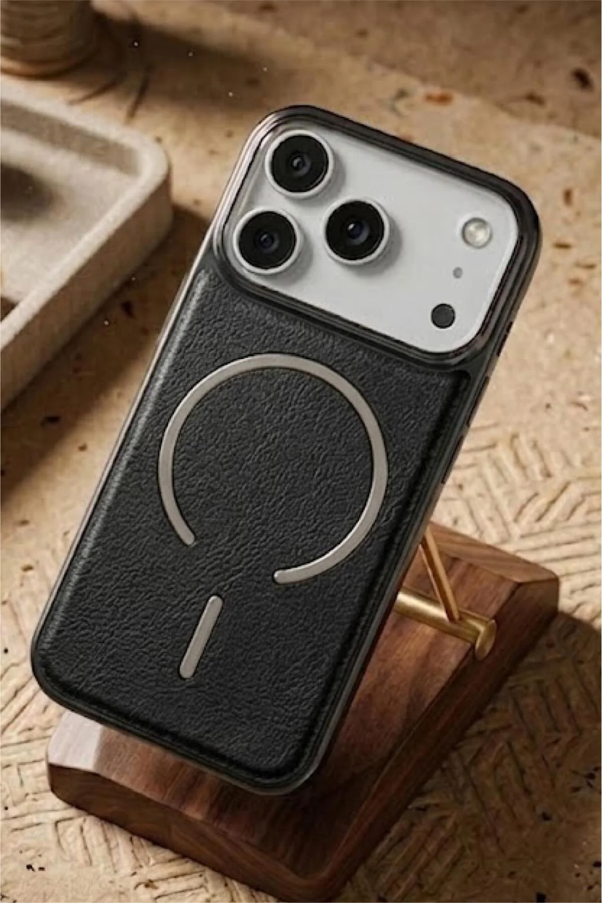 17 Pro Uyumlu Deri Cold Magsafe Kapak Sert Ultra İnce Tam Korum Kablosuz Şarj Destekli Kılıf