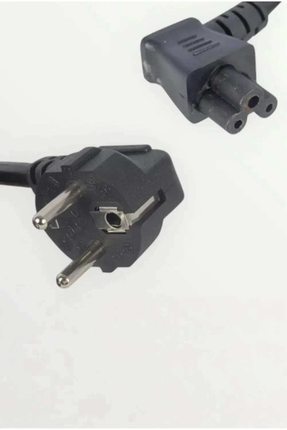 1.8m 3x0.75 mm L Tip 90° Yonca Power Kablo – C5 Güç Kablosu