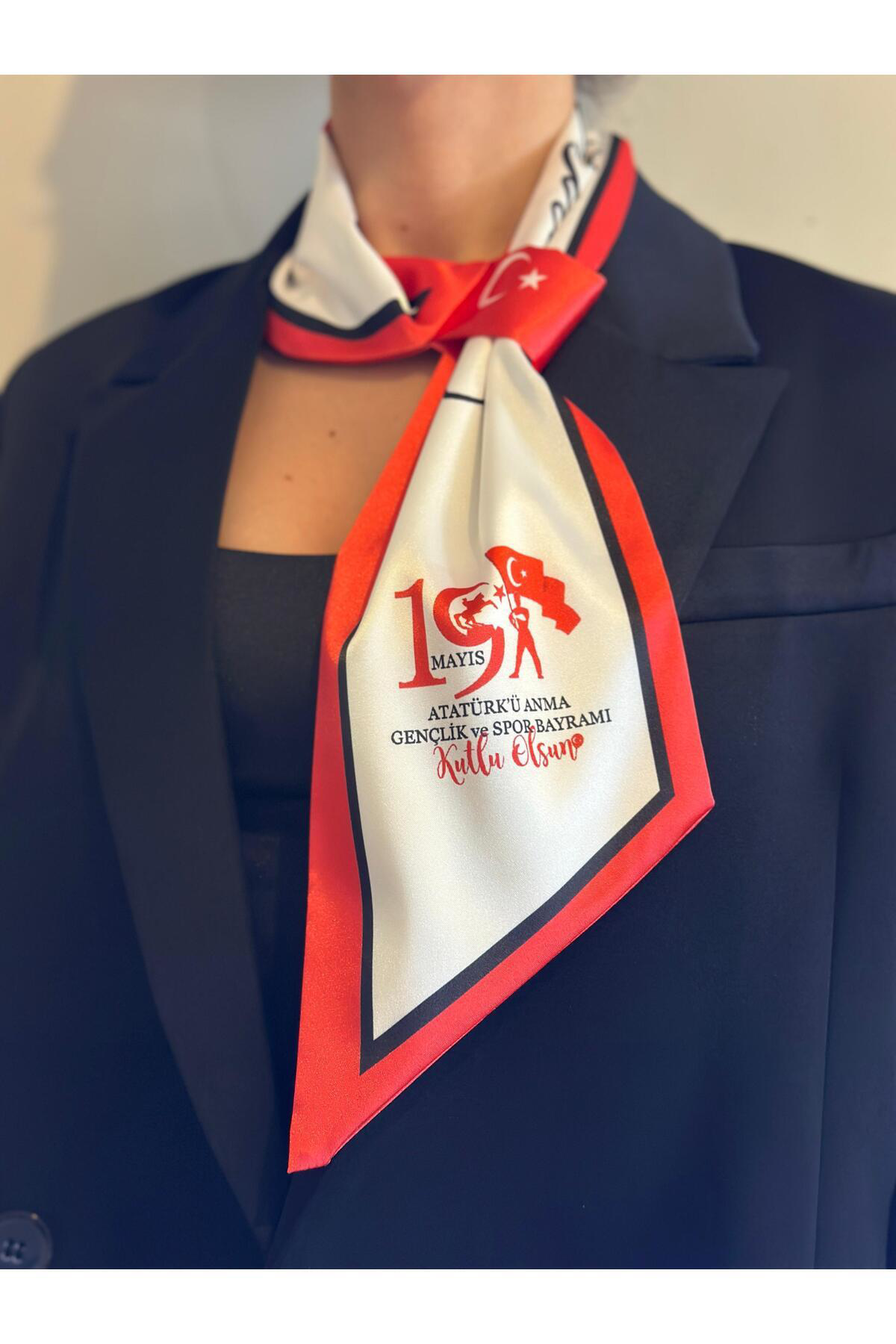 19 Mayıs Özel Desenli Kravat Eşarp