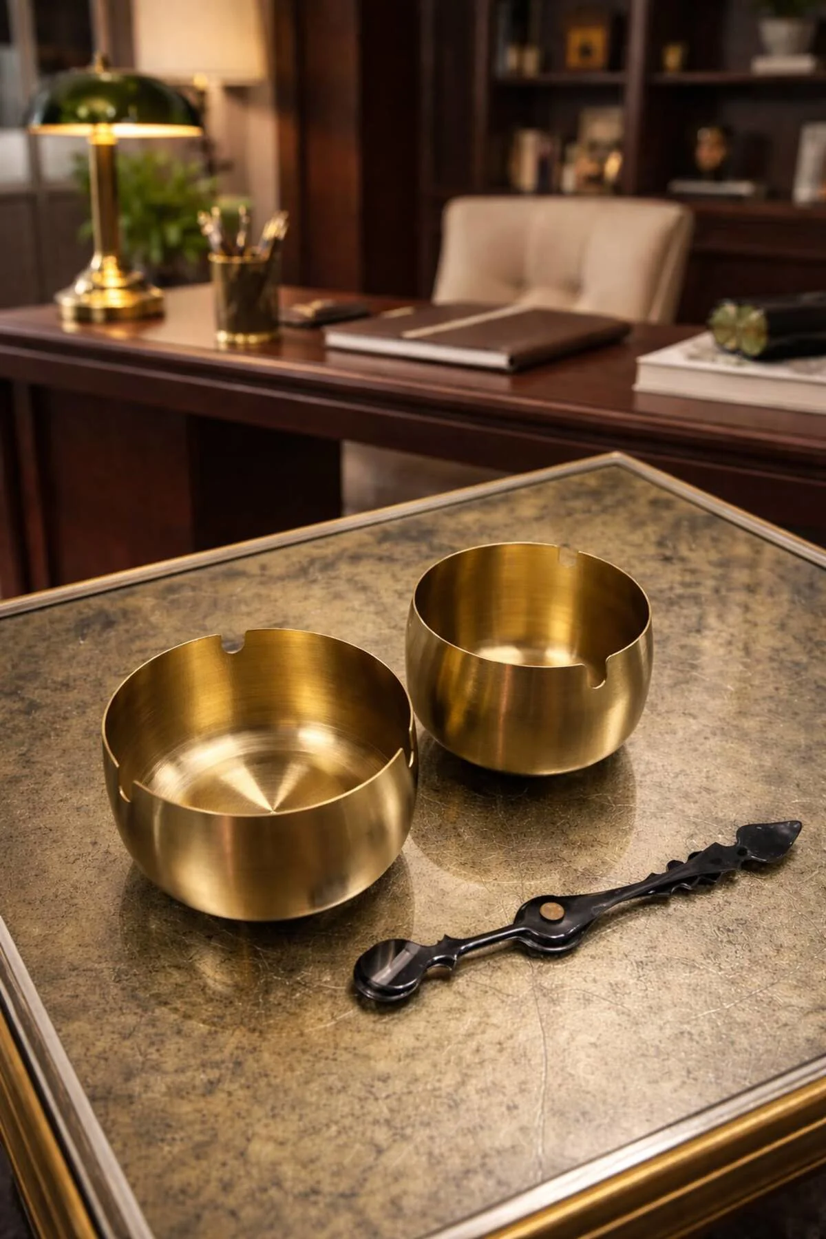 2 Li Gold Bombeli Paslanmaz Metal Küllük – Modern ve Şık Tasarım 2 Li Gold Bombeli Paslanmaz Metal Küllük – Modern ve Şık Tasarım