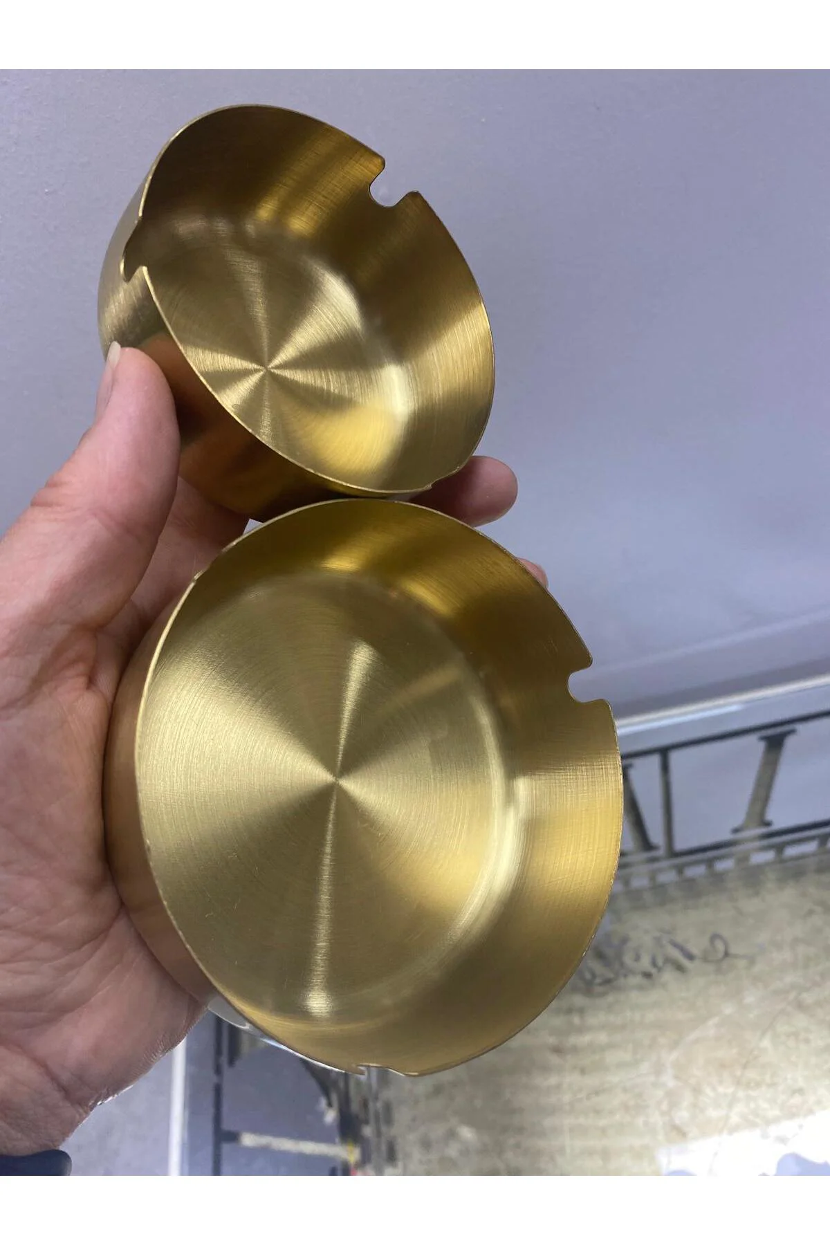 2 Li Gold Yuvarlak Paslanmaz Metal Küllük – Modern ve Şık Tasarım