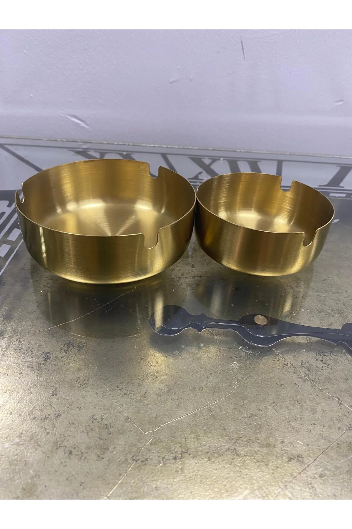 2 Li Gold Yuvarlak Paslanmaz Metal Küllük – Modern ve Şık Tasarım