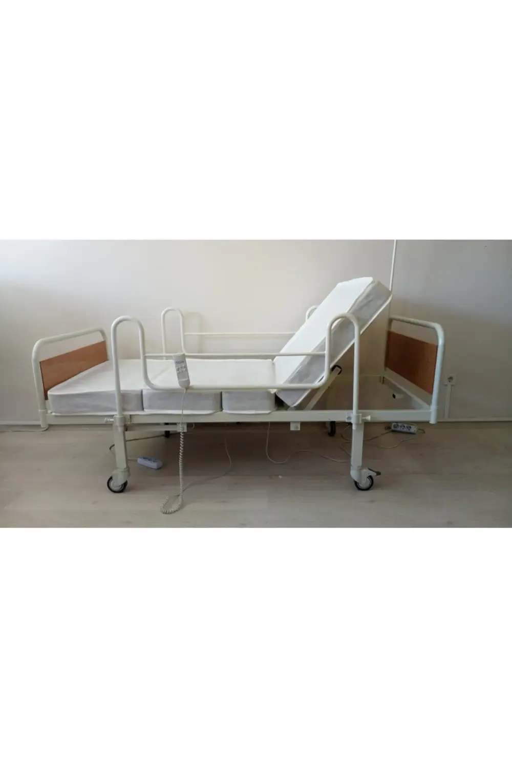 2 Motorlu Ekonomik Hasta Karyolası + 4 Parçalı Yatak