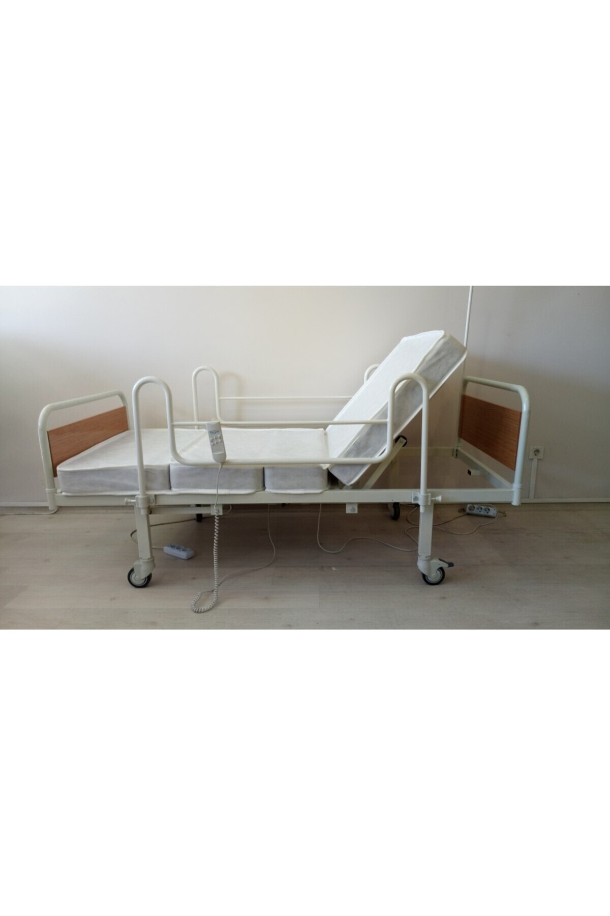 Medilabs 2 Motorlu Hasta Karyolası + 4 Parçalı Sünger Yatak + Havalı Yatak