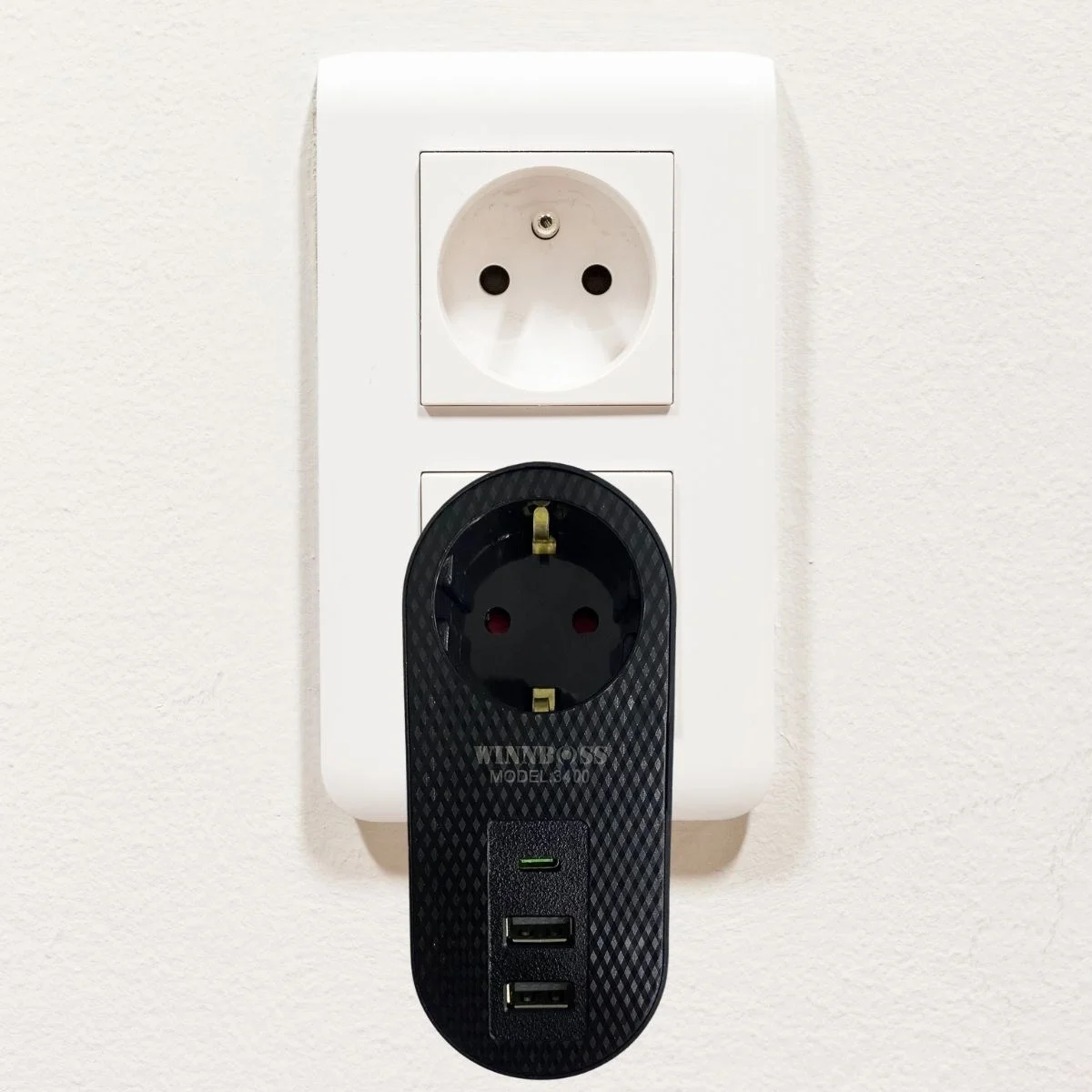 2 Usb,1 Type-c Girişli 1'li Çocuk Korumalı,ısıya Karşı Dayanıklı 2500watt Termal Akım Korumalı Priz Bx40 2 Usb,1 Type-c Girişli 1'li Çocuk Korumalı,ısıya Karşı Dayanıklı 2500watt Termal Akım Korumalı Priz Bx40