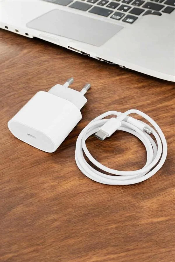 20W USB-C Hızlı Şarj Adaptörü ve Kablosu - iOS 15/15 Pro Max Uyumlu