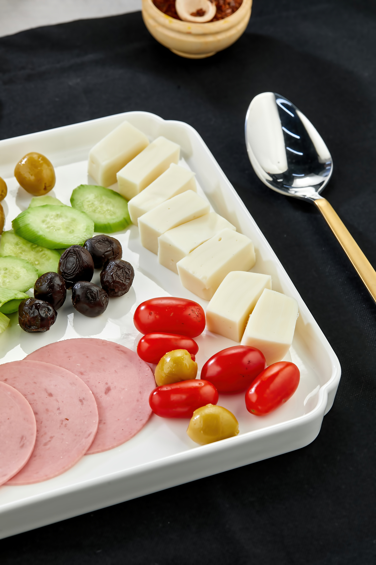 23 cm Lüks Beyaz Porselen Sunum Tabağı Modern Kare Kahvaltı ve Se