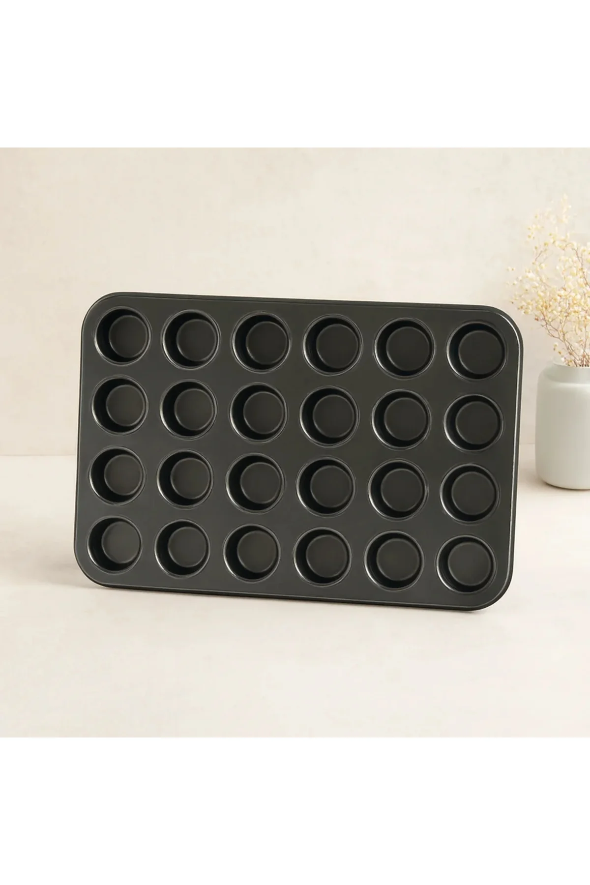 24 Gözlü Metal Muffin Kek Kalıbı Siyah 24 Gözlü Metal Muffin Kek Kalıbı Siyah