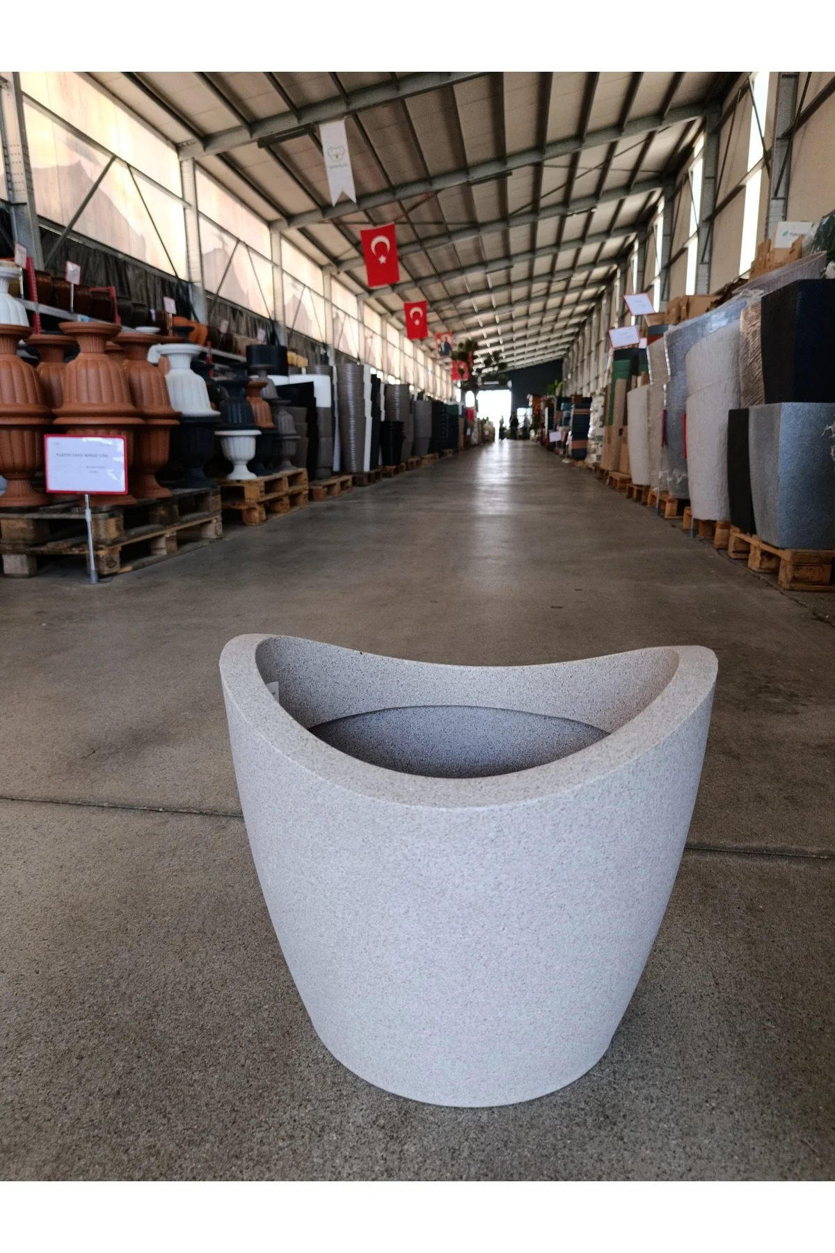 28 Litre Fiberglas Gondol Saksı - Görsel 5