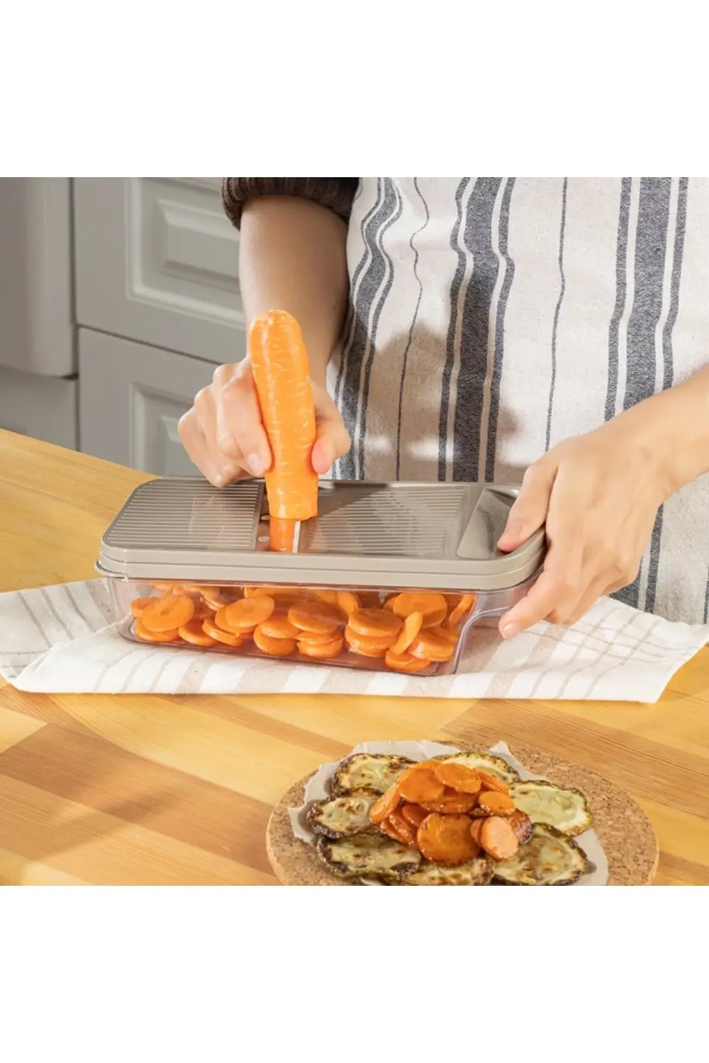 3 Fonksiyonlu Hazneli Rende Seti – İnce & Kalın Rende + Dilimleyi