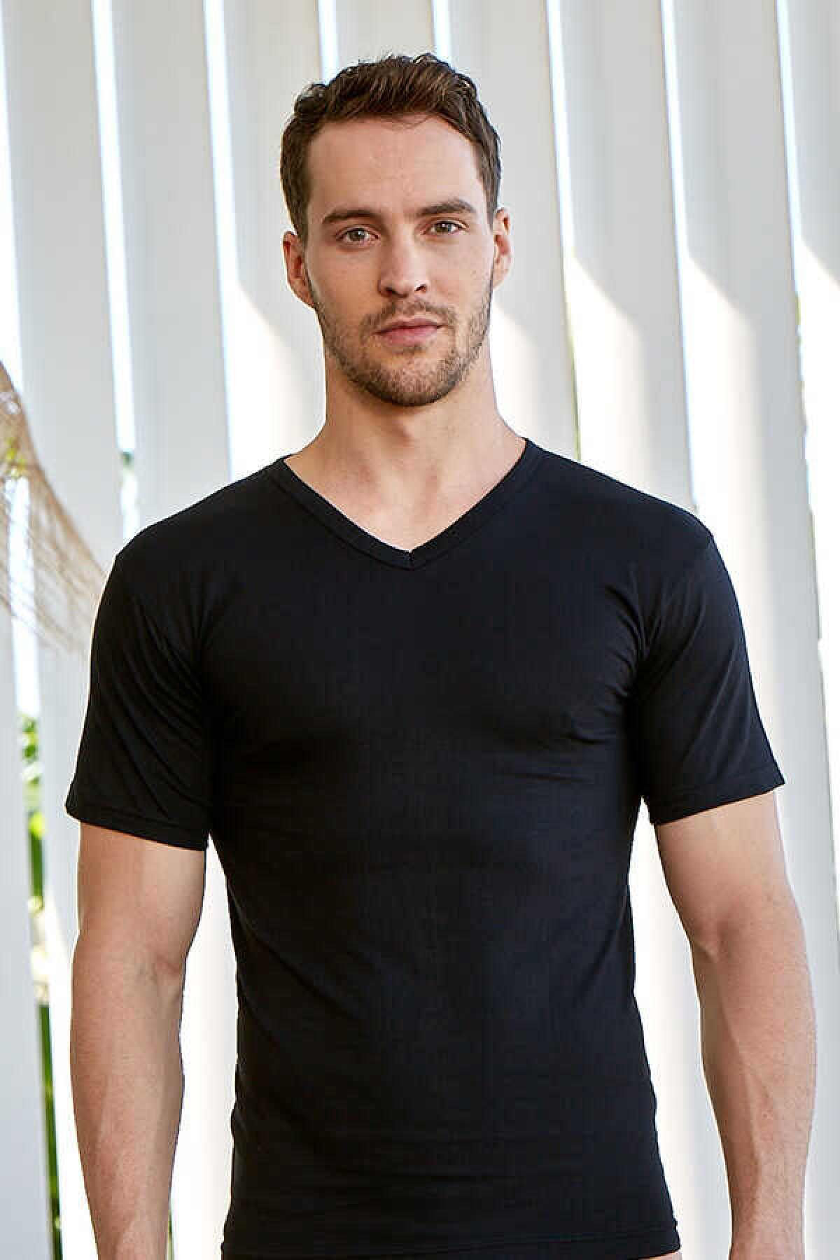 3 Lü Paket Siyah Renk V Yaka Fanila