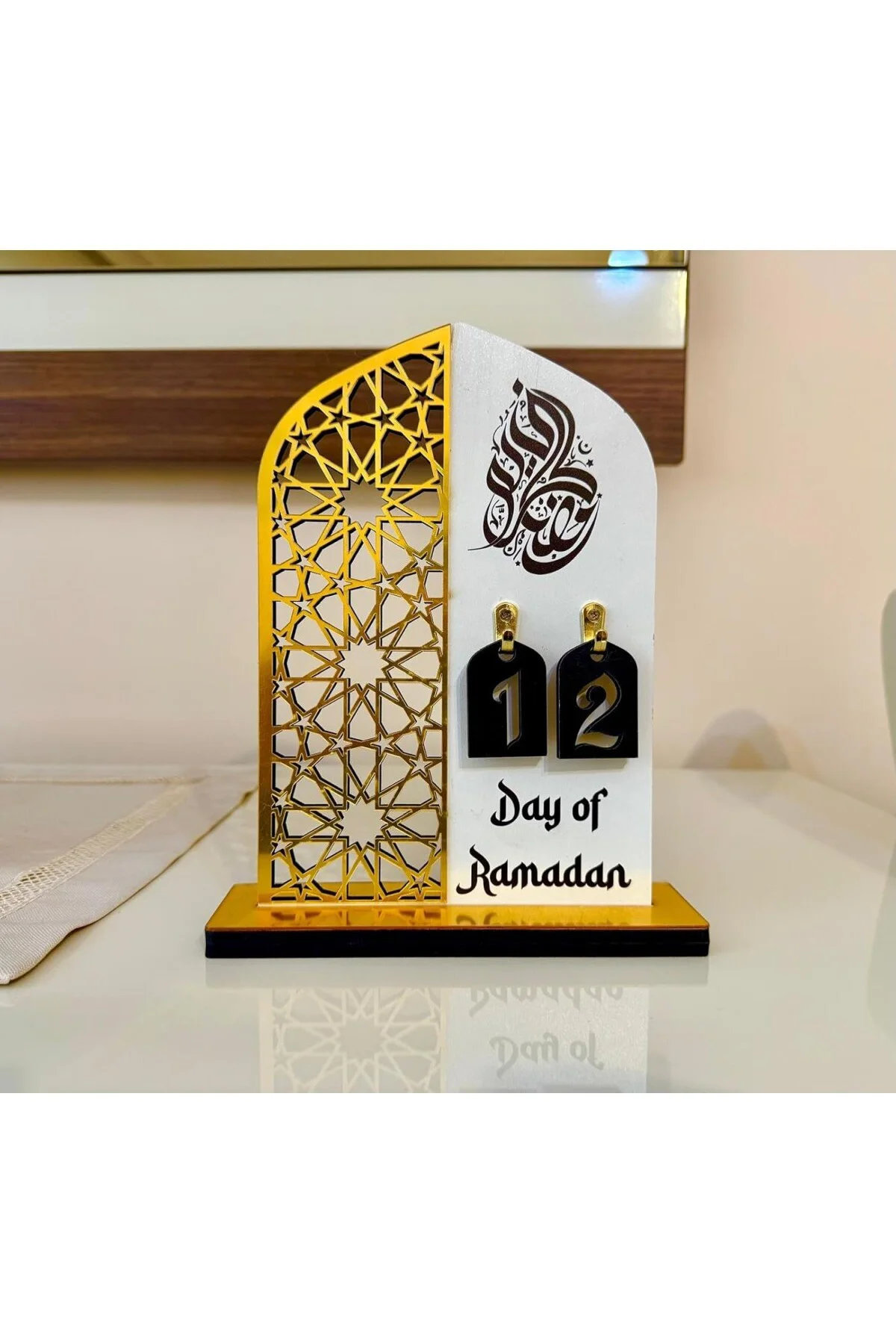 30 Günlük Ramazan Standlı Ahşap akrilik Masa Dekoru -Günün İbadeti/Duası Kartelası ile Bir
