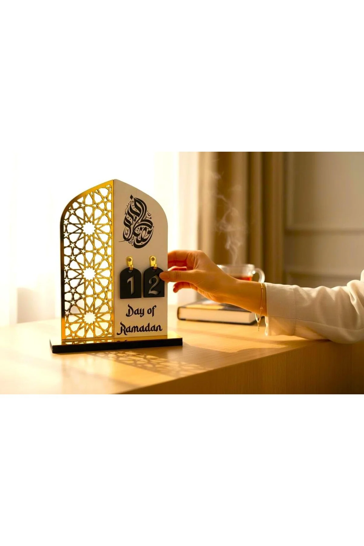 30 Günlük Ramazan Standlı Ahşap akrilik Masa Dekoru -Günün İbadeti/Duası Kartelası ile Bir