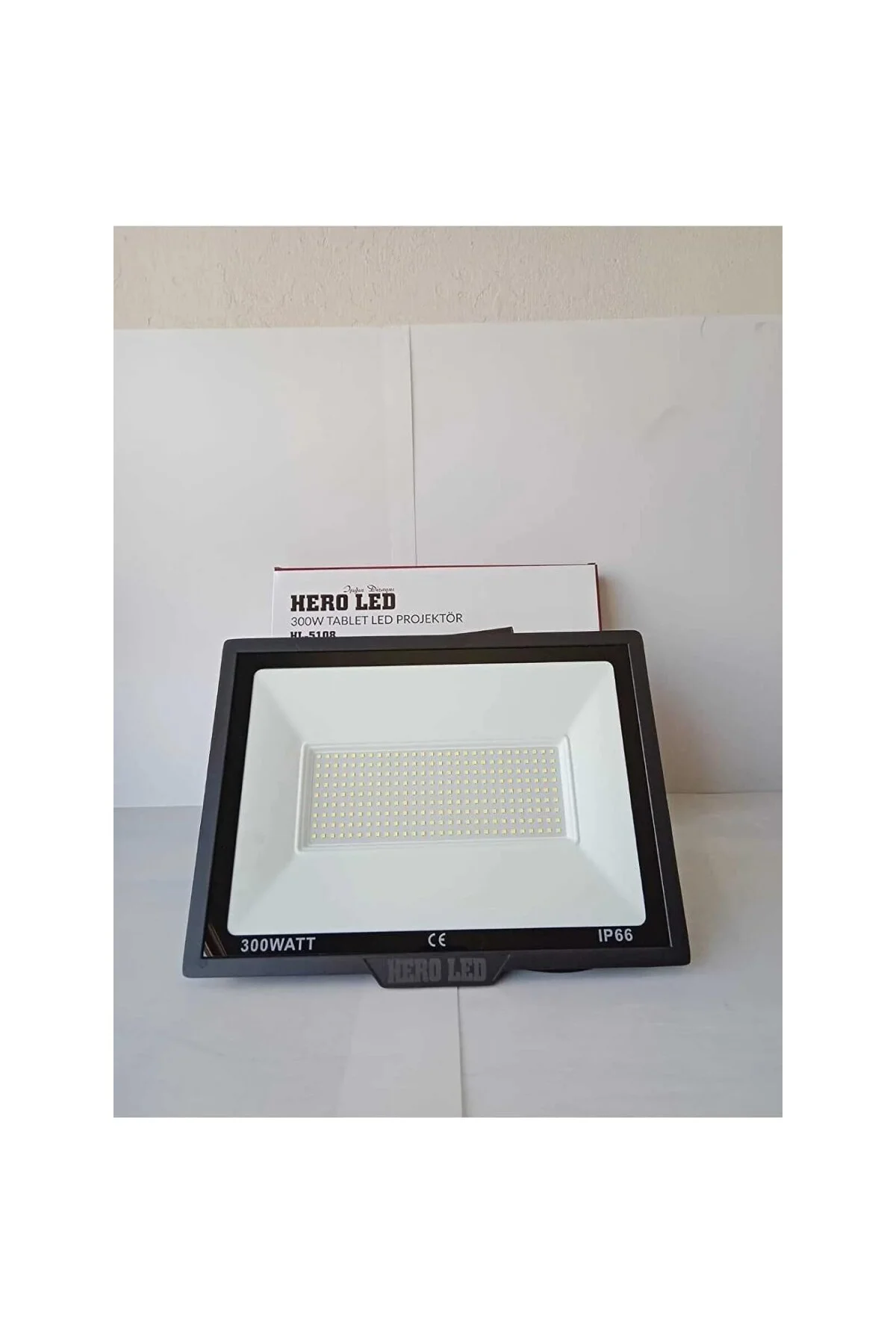 300 Watt Led Projektör 6500K Beyaz Işık IP66