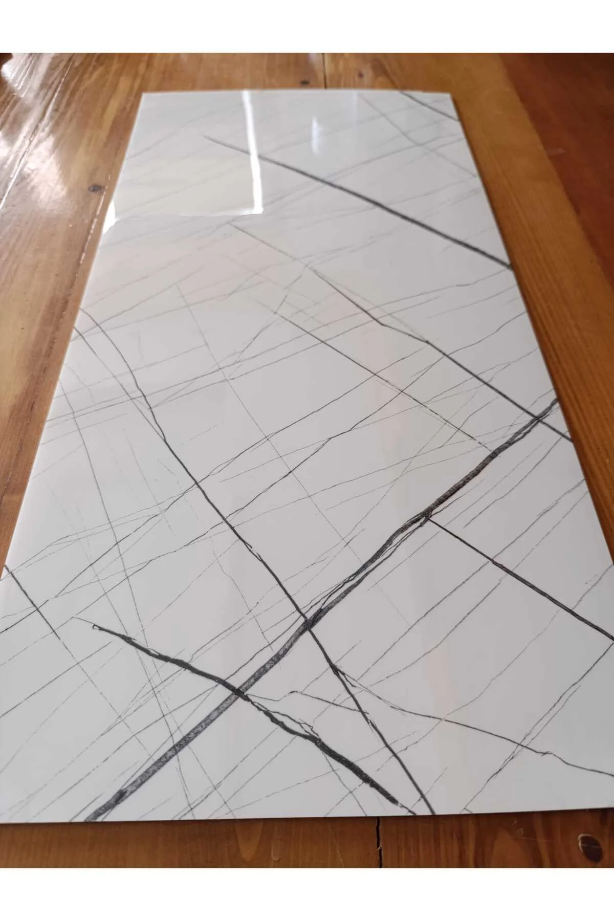 30x60cm Beyaz-Siyah Mermer Desenli Yapışkanlı Seramik Desen Mutfa