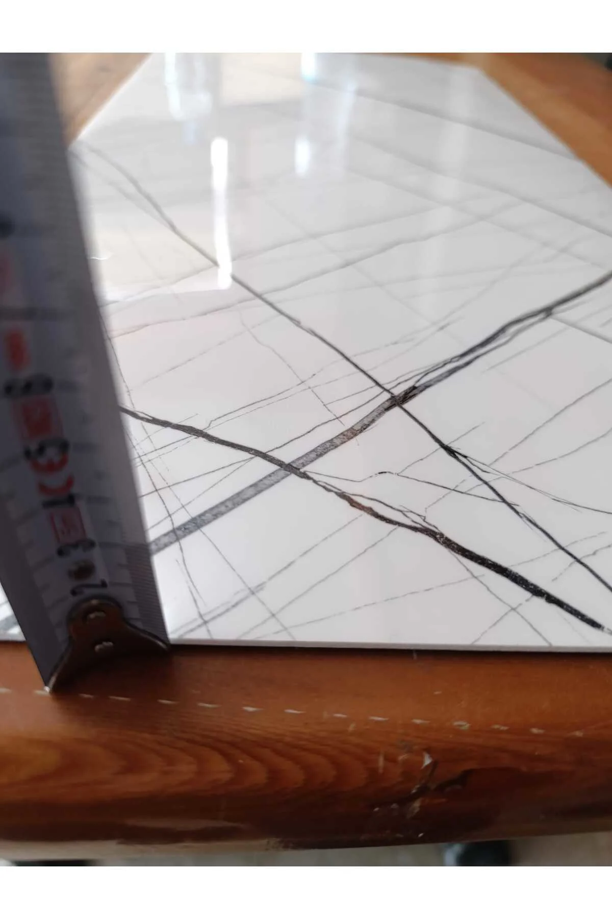 30x60cm Beyaz-Siyah Mermer Desenli Yapışkanlı Seramik Desen Mutfa