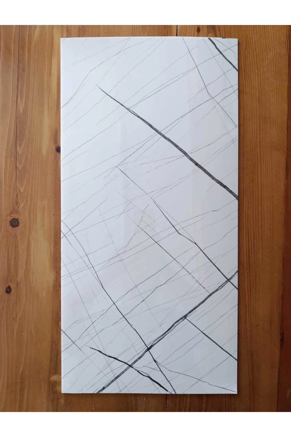30x60cm Beyaz-Siyah Mermer Desenli Yapışkanlı Seramik Desen Mutfa