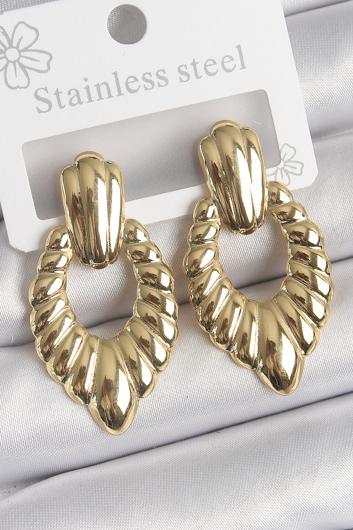 316 Çelik Gold Renk İşlemeli Motiif Model Kadın Küpe - TJ-BKP1052