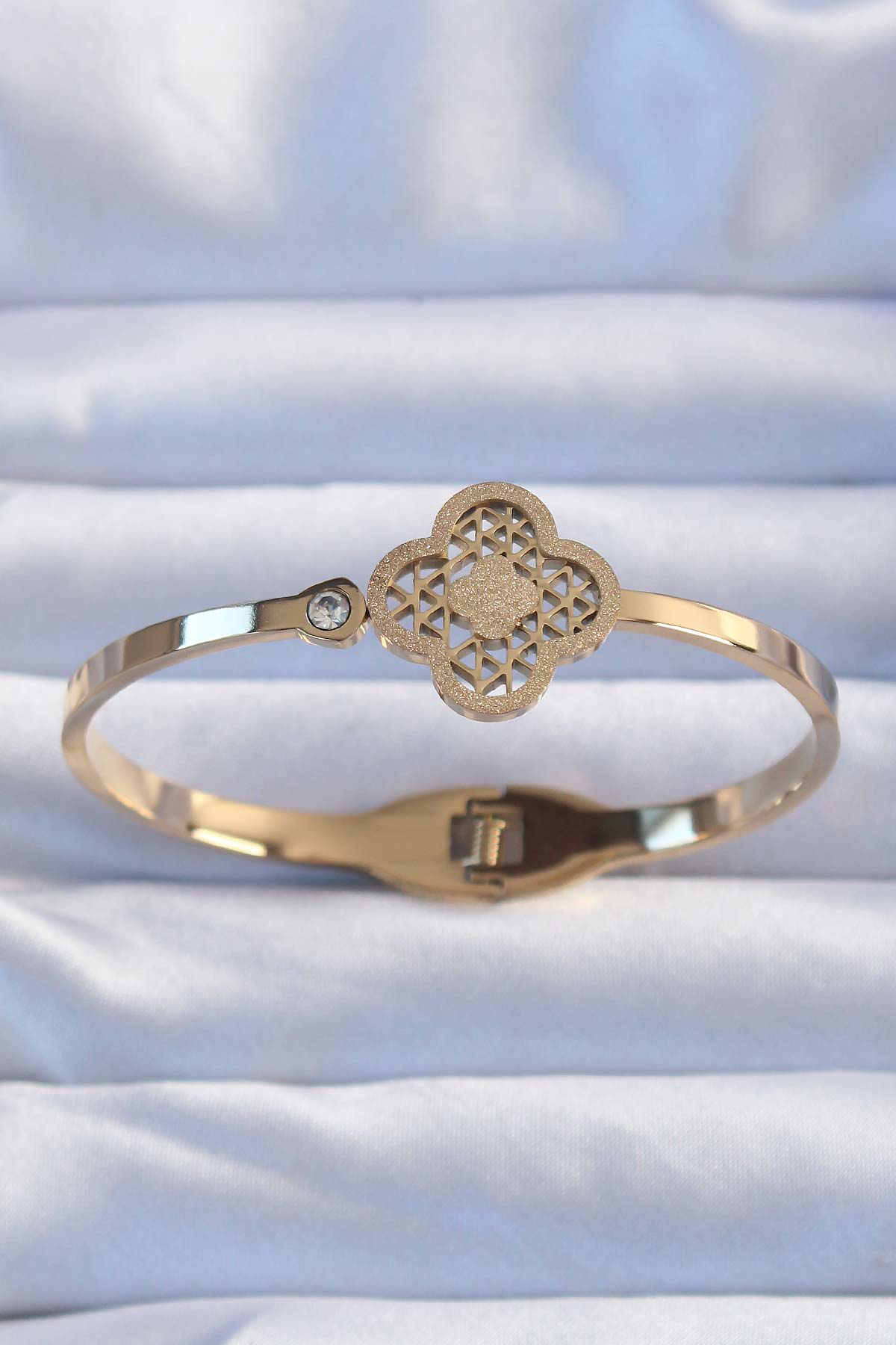 Stillove 316L Çelik Altın Renk Zirkon Taşlı Simli Yonca Kelepçe Sl8805