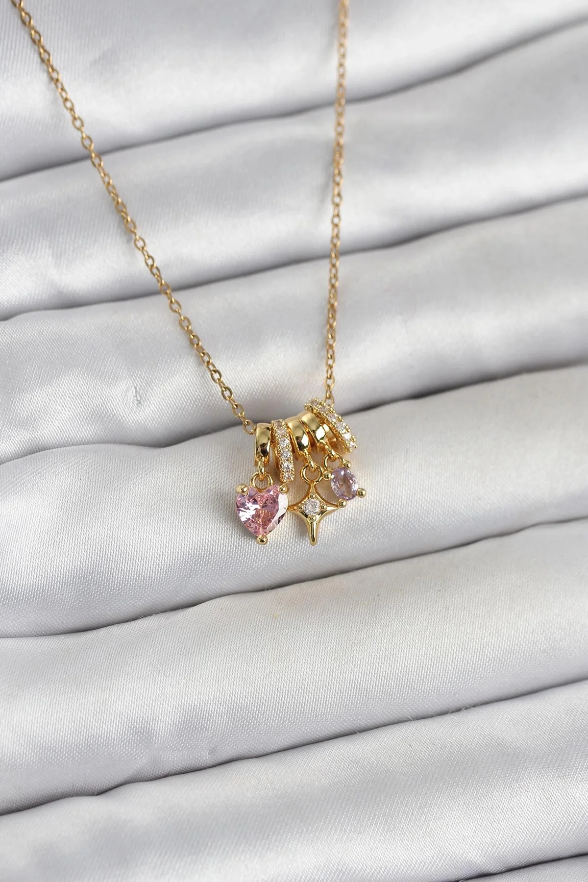 316L Çelik Gold Pembe Zirkon Taşlı Charmlı Kadın Kolye 316L Çelik Gold Pembe Zirkon Taşlı Charmlı Kadın Kolye