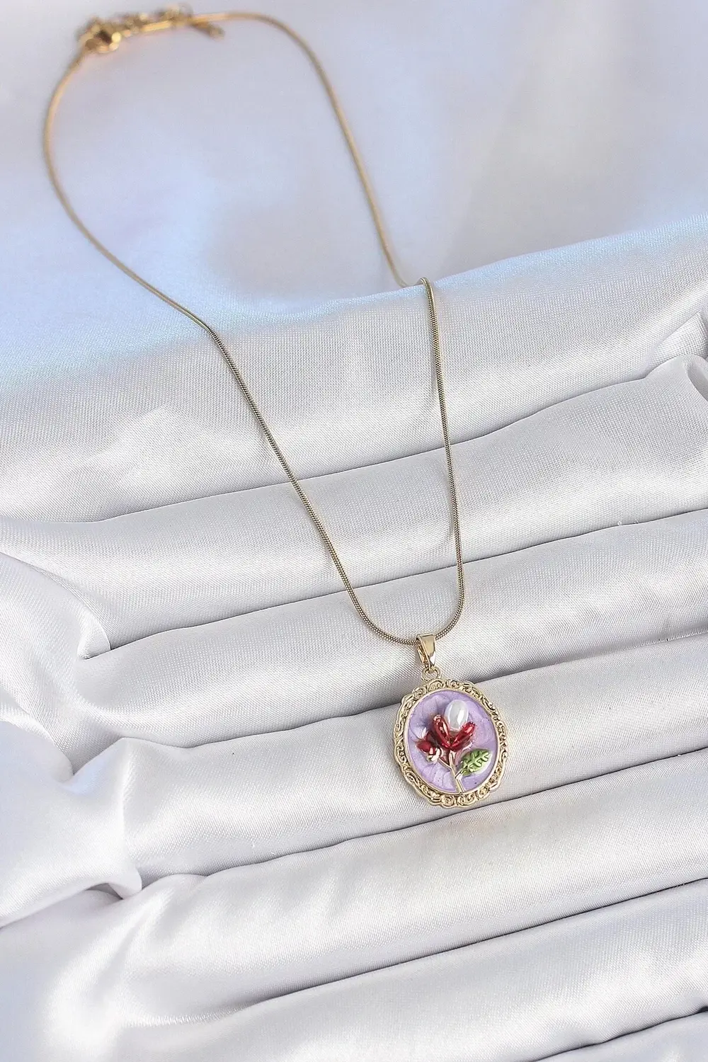 316L Çelik Gold Renk Zincir Mor Mineli İncili Çiçek İşlemeli Port