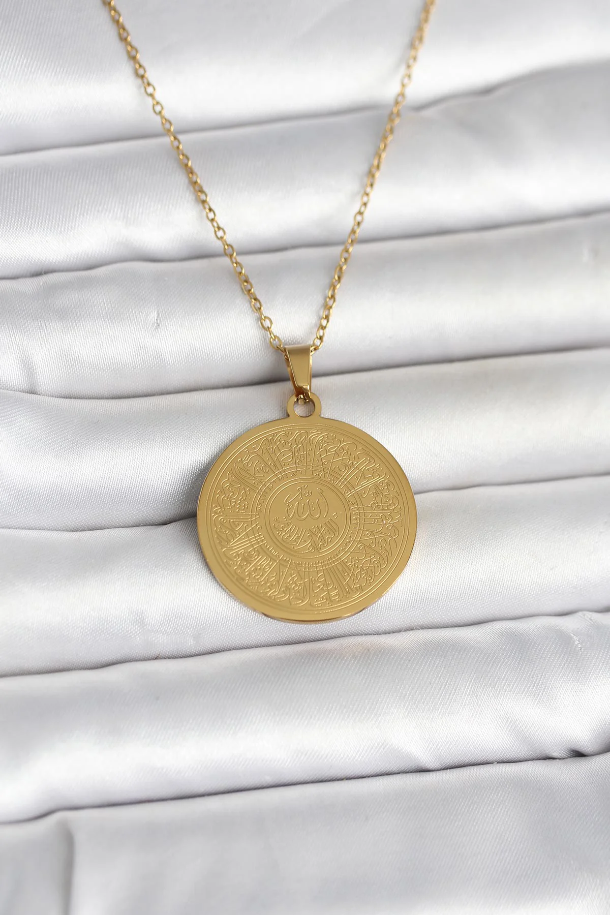 316L Çelik Gold Renk Ayetel Kürsi Yazılı Kolye - TJ-BKO11059