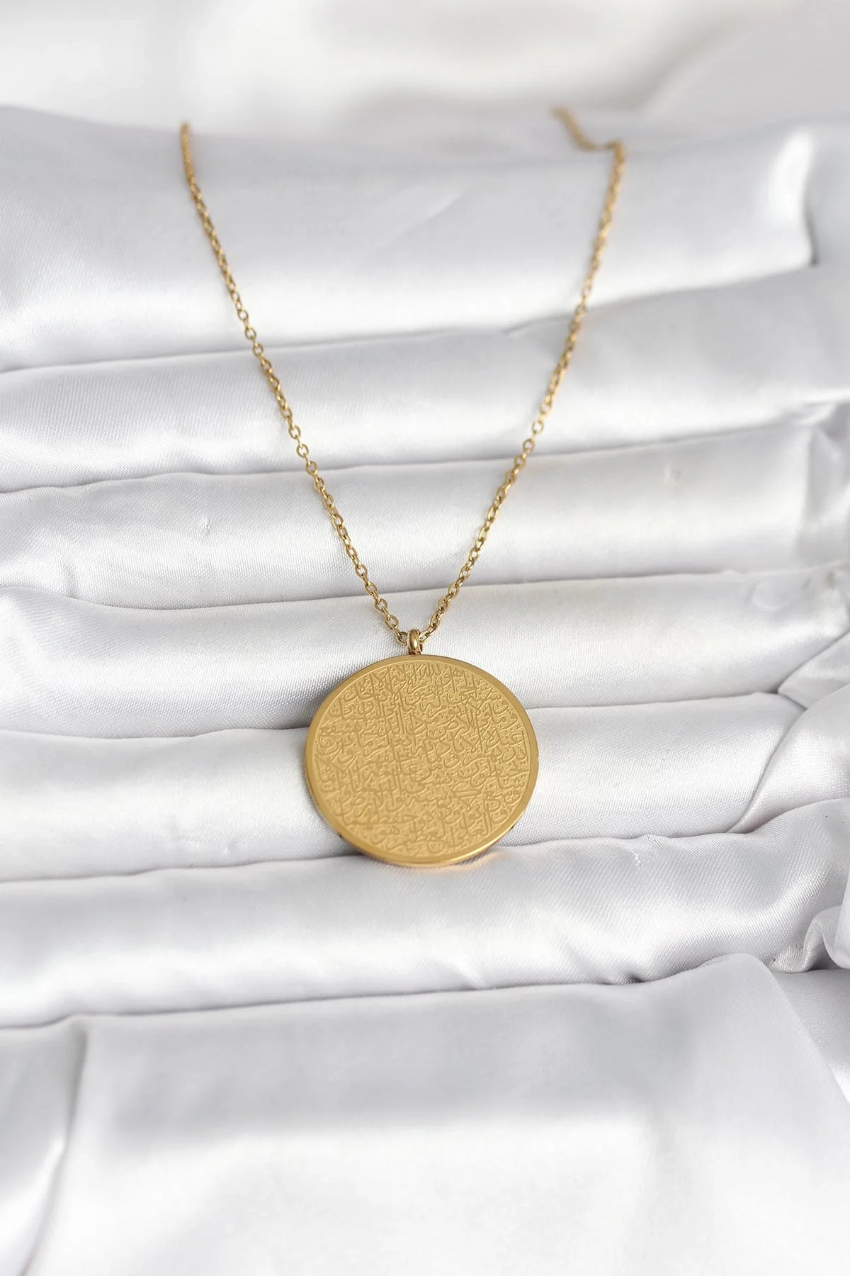 316L Çelik Gold Renk Ayetel Kürsi ve Allah Yazılı Kolye