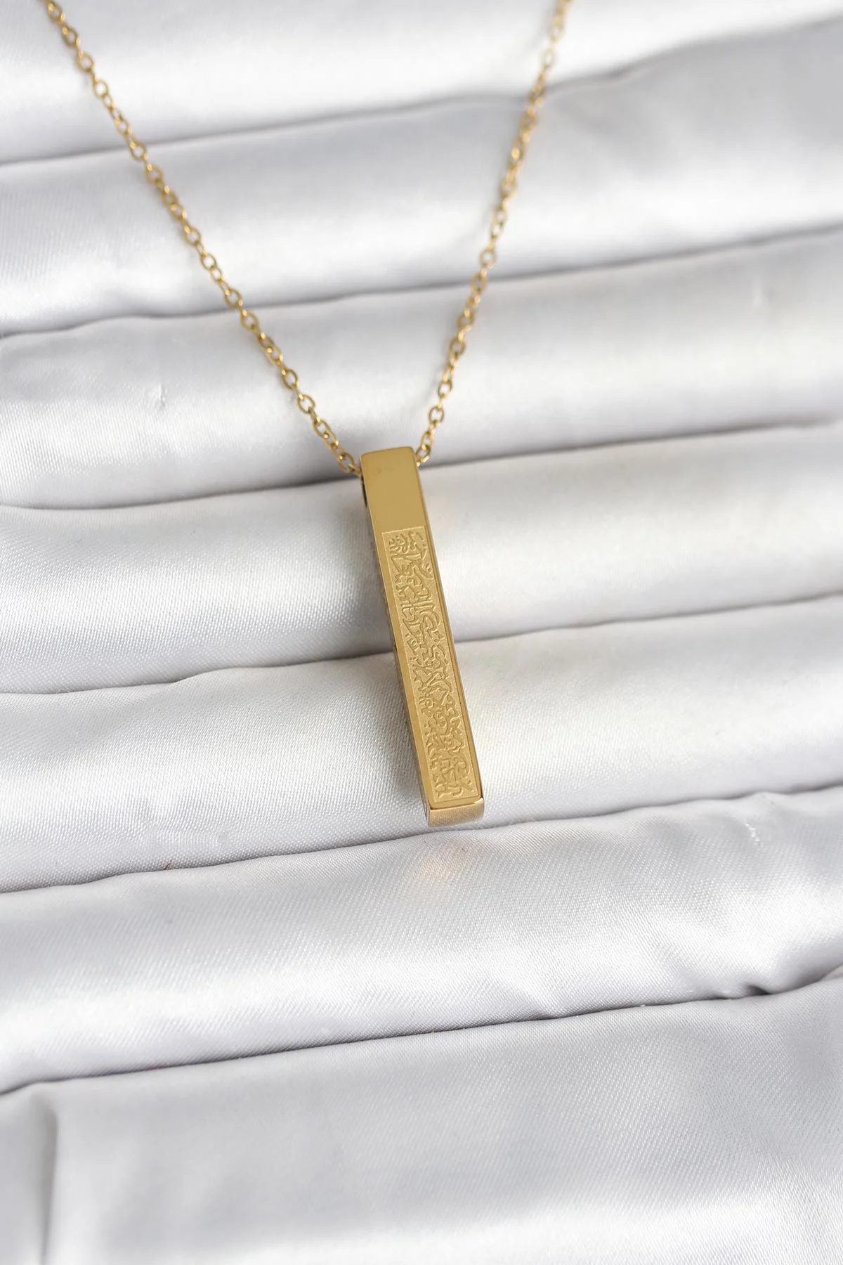 316L Çelik Gold Renk Ayetel Kürsi Yazılı Bar Çubuk Kolye - TJ-BKO11057