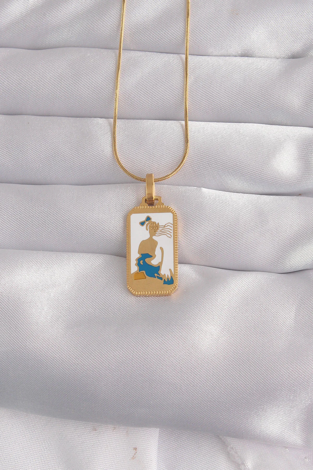 316L Çelik Gold Renk Beyaz Mineli Kız Figür Tarot Kolye 5886 - Paslanmaz ve Şık