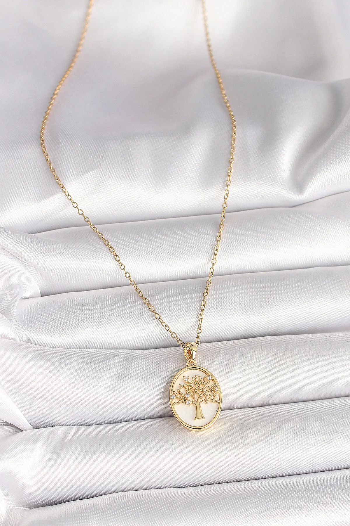 316L Çelik Gold Renk Zincir Zirkon Taş Detaylı Ağaç İşlemeli Portre Model Kadın Kolye 5886