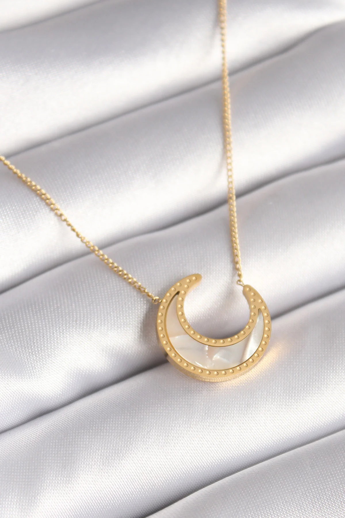 316L Çelik Gold Renk Beyaz Sedefli Hilal Model Kadın Kolye 5886 - Paslanmaz ve Şık