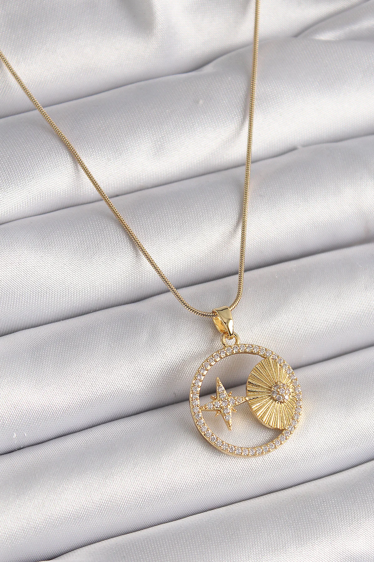 316L Çelik Gold Renk Zirkon Taşlı Yıldız Madalyon Model Kadın Kolye 5886