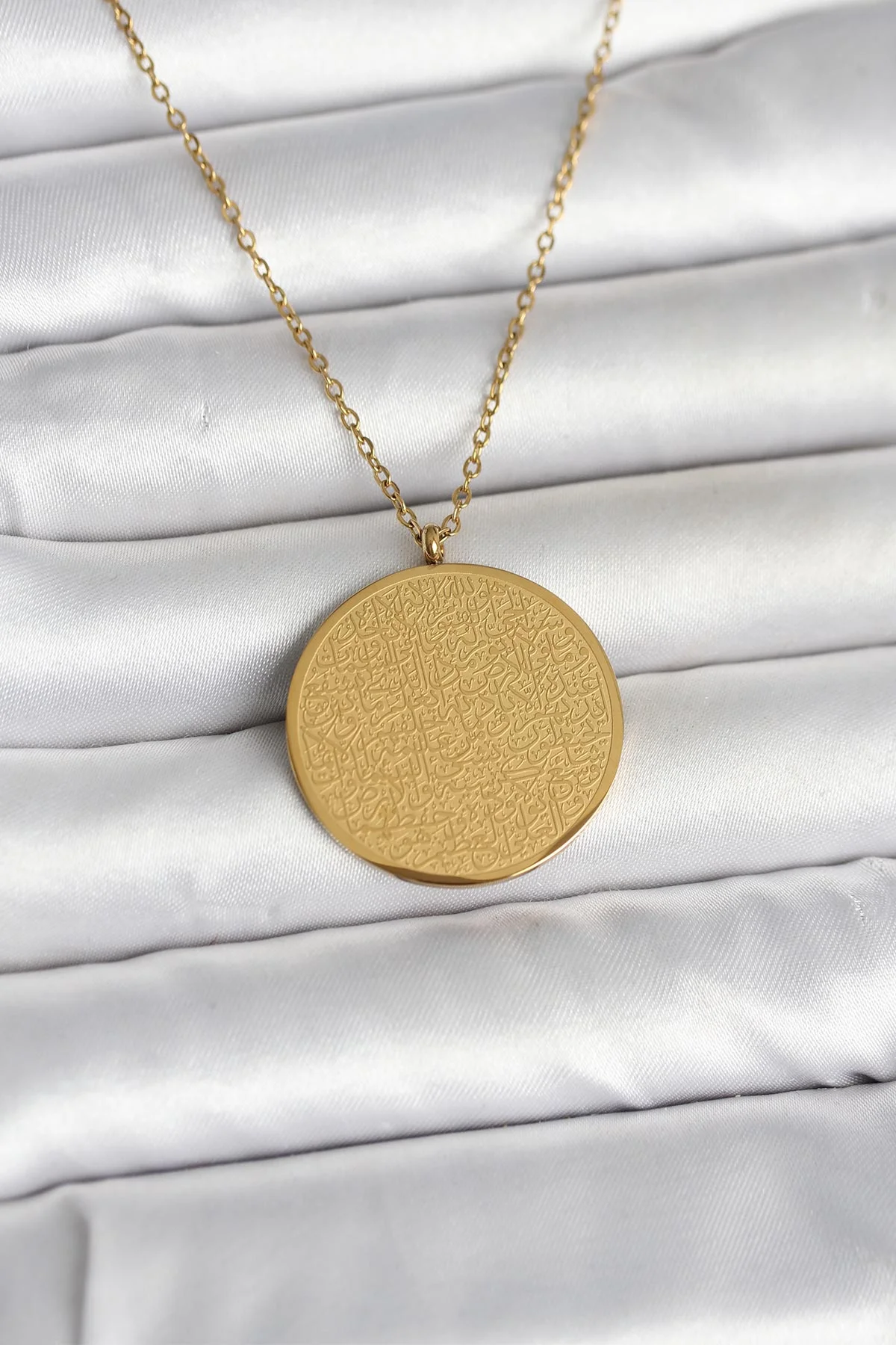 316L Çelik Gold Renk Ayetel Kürsi ve Allah Yazılı Kolye -1492