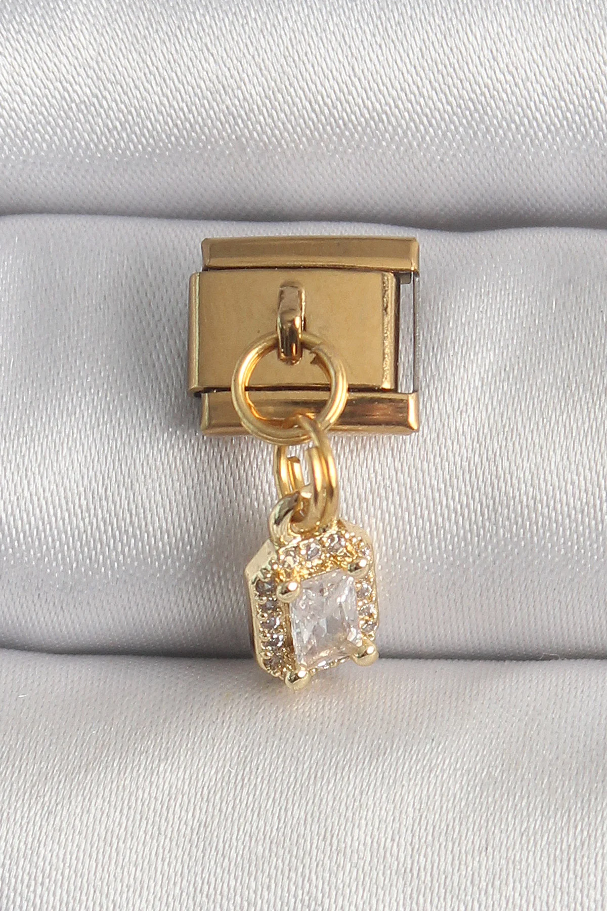 316L Çelik Gold Renk Sallantı Zirkon Taşlı Kare Model Nomination Charm -1492 Fiyatı, Yorumları ve Özellikleri