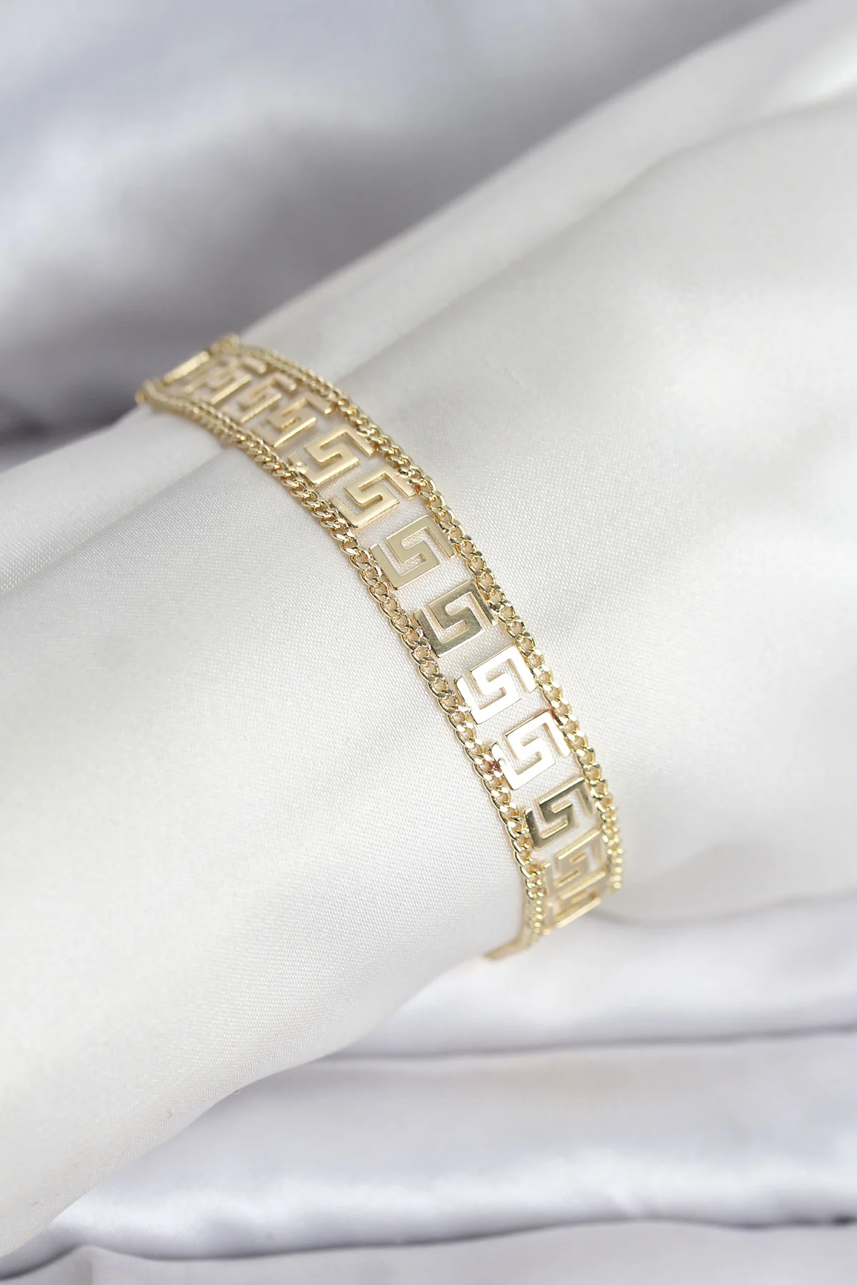 316L Çelik Gold Renk Labirent Model Kadın Bileklik 5886 – Paslanmaz ve Şık