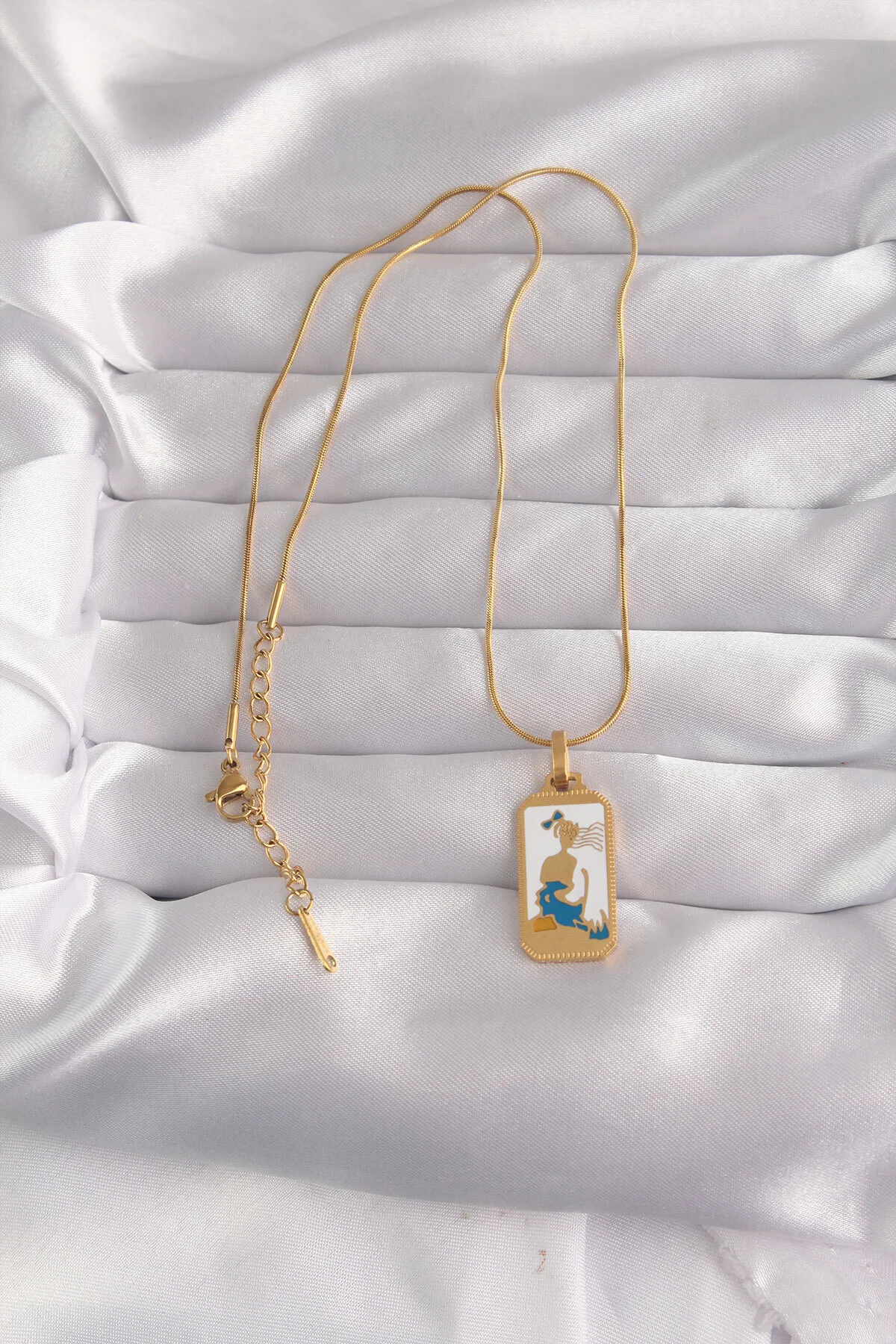 316L Çelik Gold Renk Beyaz Mineli Kız Figür Tarot Kolye 316L Çelik Gold Renk Beyaz Mineli Kız Figür Tarot Kolye - Görsel 2