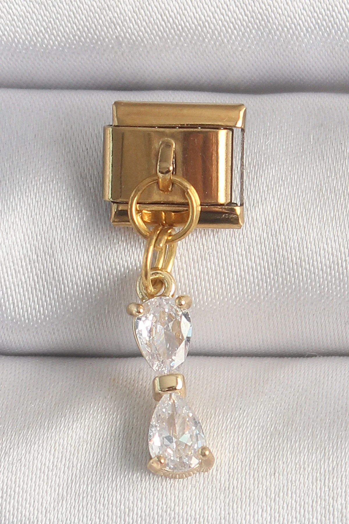 316L Çelik Gold Renk Sallantı Zirkon Taşlı Kurdele Model Nomination Charm -1492 Fiyatı, Yorumları ve Özellikleri