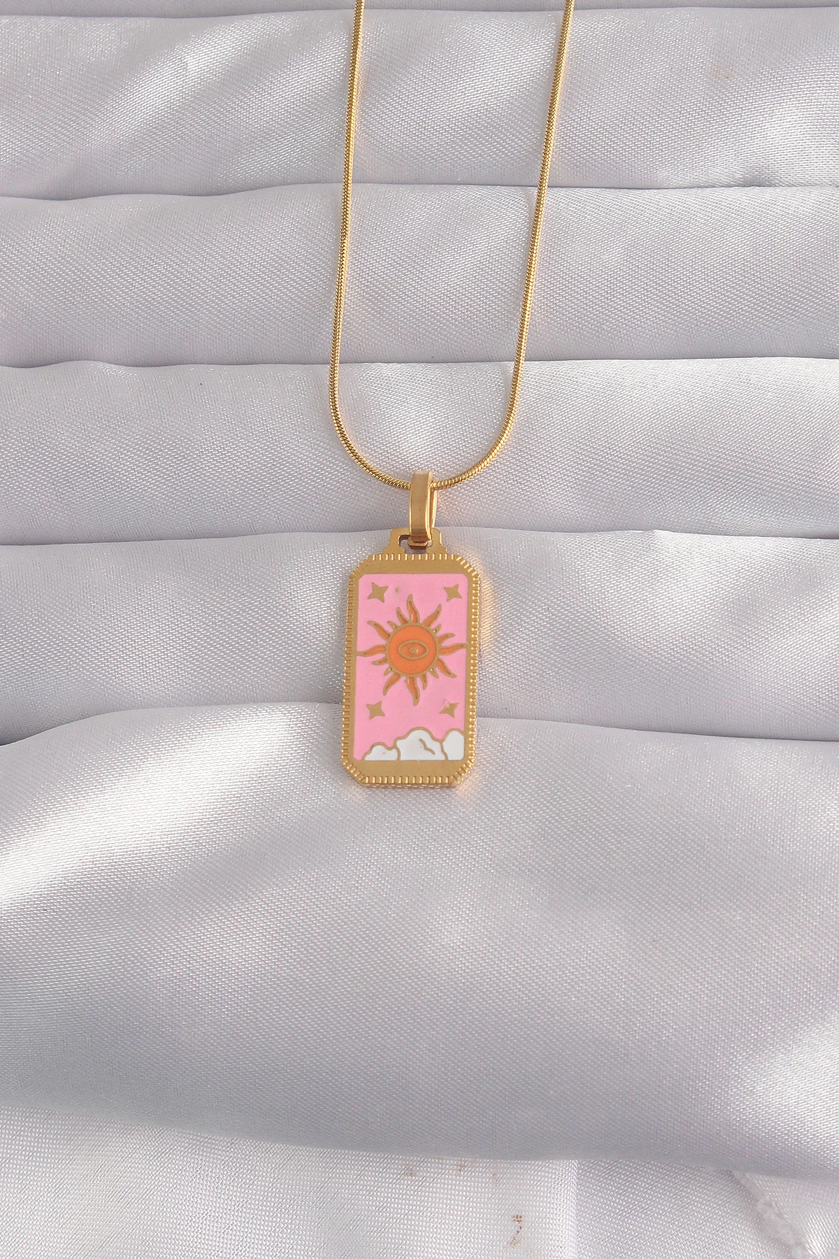 316L Çelik Gold Renk Pembe Mineli Güneş Model Tarot Kolye 5886 - Paslanmaz Takı
