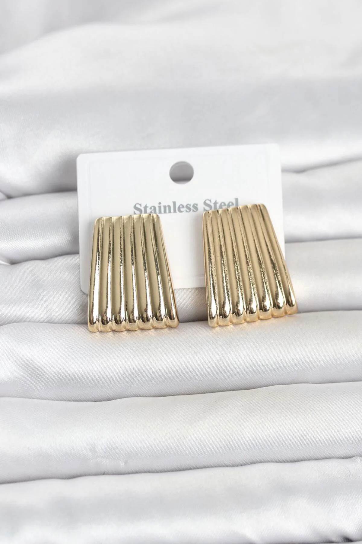 316L Çelik Gold Renk Çizgili Plaka Model Kadın Küpe 316L Çelik Gold Renk Çizgili Plaka Model Kadın Küpe